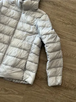 Uniqlo Down Puffer Jacket Womens Medium Silver Ultra Light Hooded Packable Cozy thumbnail 5
