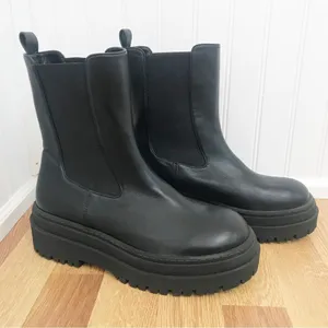 GOOD AMERICAN Black Leather Platform Chelsea Boot Bootie Midi Lug Sole‎ Size 8 thumbnail 2