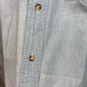 Vintage ACME‎ light wash blue denim embroidered looney tunes button cotton shirt thumbnail 4