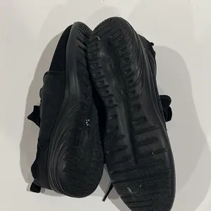 Gears all black sneakers Size 7.5 thumbnail 5