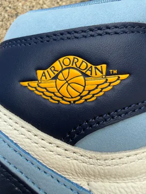 Jordan 1 High OG First in Flight thumbnail 11