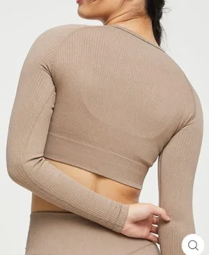 Lilias Athletic Crop Top Long Sleeve Top thumbnail 2