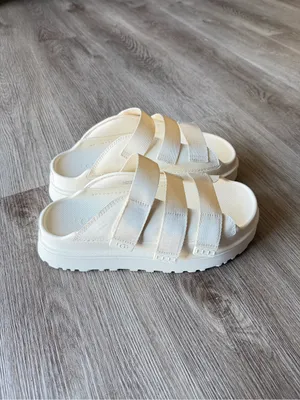 UGG Goldenglow Platform Slide Sandal thumbnail 5
