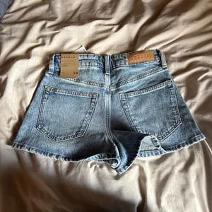 PacSun High-Waisted Denim Shorts thumbnail 2