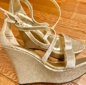 Rouge gold glitter platform strappy crisscross wedges sandal size 8.5 thumbnail 3