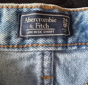 Abercrombie & fitch low rise jean shorts thumbnail 4
