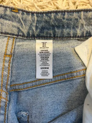 H&M Mom Jeans  thumbnail 2