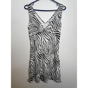 Princess Polly Nellie Mini Dress Womens 4 Zebra NWT Animal Print V-Neck Tie Back thumbnail 2