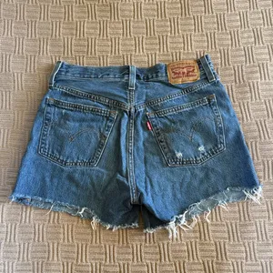 100% Cotton Levi's Blue Distressed Denim Cutoff Shorts thumbnail 2