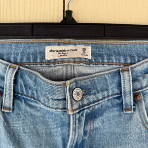 Abercrombie & Fitch - The Baggy Low Rise Jean thumbnail 3