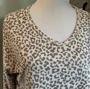 American Eagle XS Leopard Top thumbnail 2