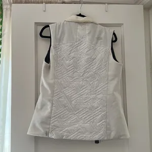 The North Face White Vest Size meduim thumbnail 2