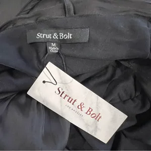 New Strut And Bolt Satin Jumpsuit Sz M V-neck Black Sleeveless NWT thumbnail 7