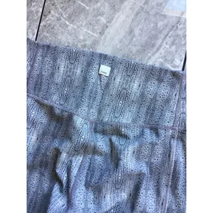 Vuori Womens Grey White Abstract Print High Rise Performance Leggings 7/8 Length thumbnail 3