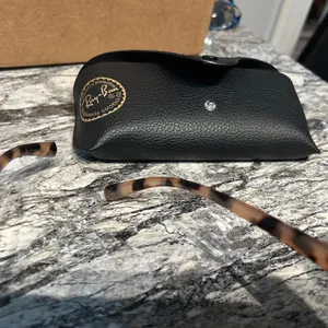 Oscar de la Renta Stylish Tortoise Shell Sunglasses thumbnail 9