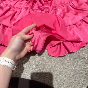 Chic Pink Ruffled Mini Skirt Size M thumbnail 2