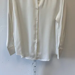 Uniqlo Womens Satin Long Sleeve Button Down Blouse Cream Off White 461887 Small thumbnail 4