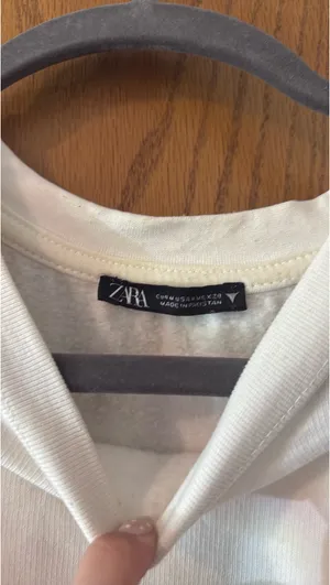 Cropped ZARA Crewneck thumbnail 2