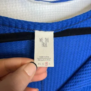 We The Free Royal Blue Waffle Knit Bell‎ Sleeve V Neck Raw Hem Top Size M thumbnail 5