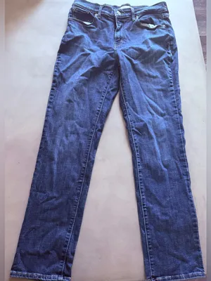 Levi’s Classic Straight Stretch Jeans Women’s Size 28 thumbnail 1