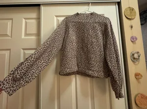 Abercrombie Soft Collection Leopard sweater thumbnail 1