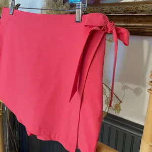 Southern Tide Calypso Coral Jourdan Wrap Skort Tie Shorts w Skirt - Sz 10 💚🎀 thumbnail 4