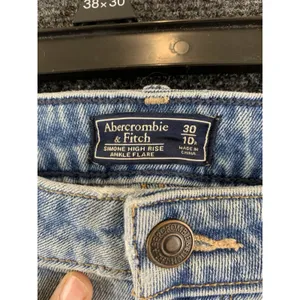 Abercrombie & Fitch Simone High Rise Ankle Flare Jeans Distressed Paint Splatter thumbnail 5