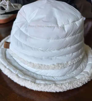 UGG White Fleece Lined Bucket Hat Size Small thumbnail 1