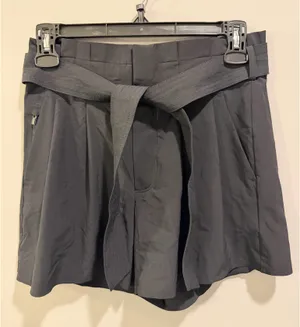 Athleta Tie Waist Paper Bag Waist Skyline Short II Black thumbnail 5