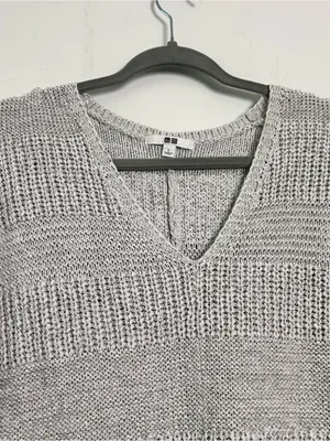 Uniqlo|Light Gray V-Neck Short Sleeve Knit Sweater sz L thumbnail 3