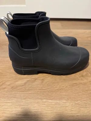 UGG Droplet Black Waterproof Chelsea Rain Boots Women’s Size 8 thumbnail 4