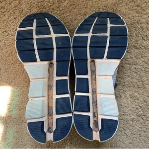 On Cloud Running Shoes thumbnail 6