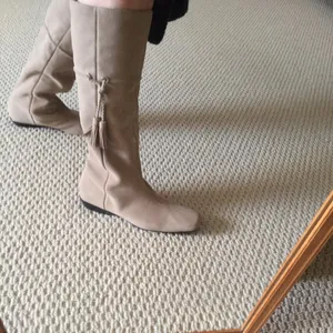 Great pair of suede boots. BNWT. Size 7.5 thumbnail 8