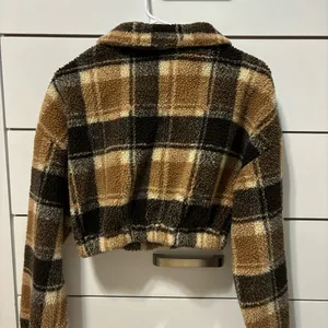 Plaid Cropped Sherpa Jacket Brown thumbnail 3
