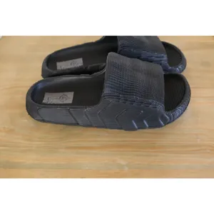 NWT Solemates Unisex Black Textured Foam Slide Slip On Sandal Mens 7 / Womens 9 thumbnail 2