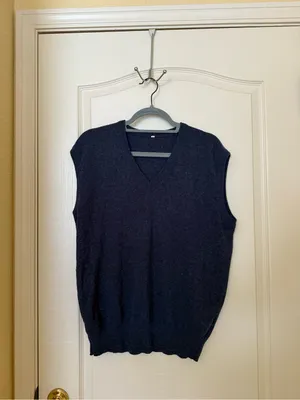 Navy V thumbnail 2