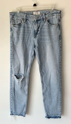 We The Free Light Wash Denim Jeans Straight Leg Distressed Blowout Knee thumbnail 1