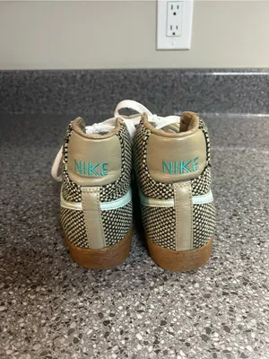 Nike Retro Vintage Blazers Women's Mid-Top Sneakers in Beige & Mint thumbnail 4