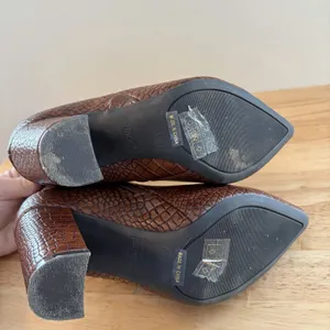 Bamboo Crocodile Embossed Brown Ankle Boots Bellflower 7 Block Heel‎ Booties thumbnail 9