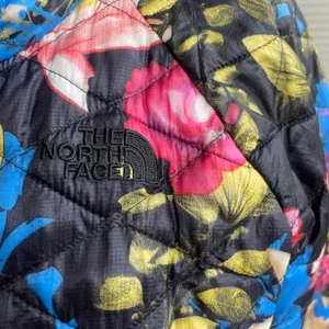 The North Face Thermoball Floral Quilted Puffer Jacket Black Multi Womens Small thumbnail 3