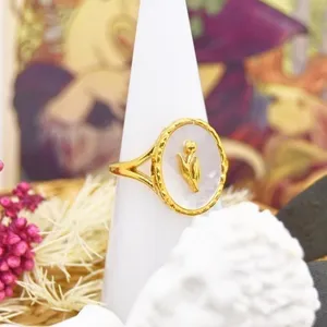 Flower Portrait Ring Gold thumbnail 2