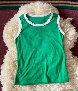 70s vintage Kelly green knit tank top with scalloped trim thumbnail 1