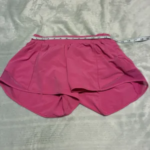Lululemon Shorts Women’s 8 Pink Hotty Hot Lined Run Yoga Gym 2.5” Inseam thumbnail 3