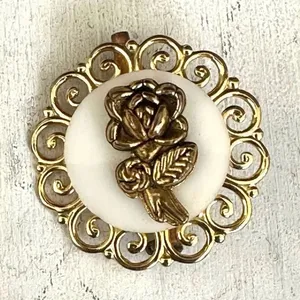Gold tone flower pin thumbnail 1