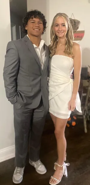 white Formal/homecoming Dress Size XS thumbnail 2
