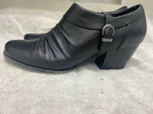 Baretraps Women’s Black Faux Leather Buckle Ankle Boots Block Heel 10M thumbnail 2