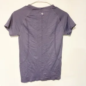 Lululemon Purple Swiflty Tech Seamless Short Sleeve Size 6 Athletic Workout thumbnail 4