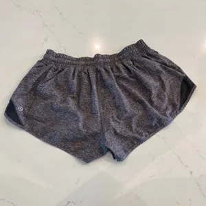 Lululemon Hotty Hot Short Size‎ 8 thumbnail 2