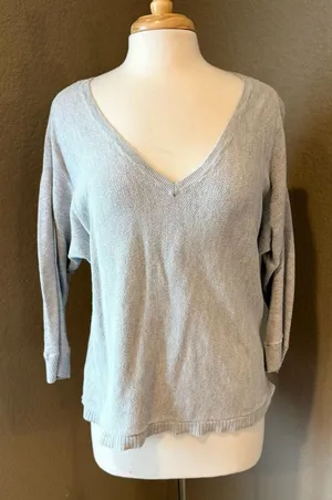 Express Gray V Neck Back Zip Tunic Sweater Women’s Large thumbnail 1