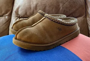 UGG Slippers thumbnail 1